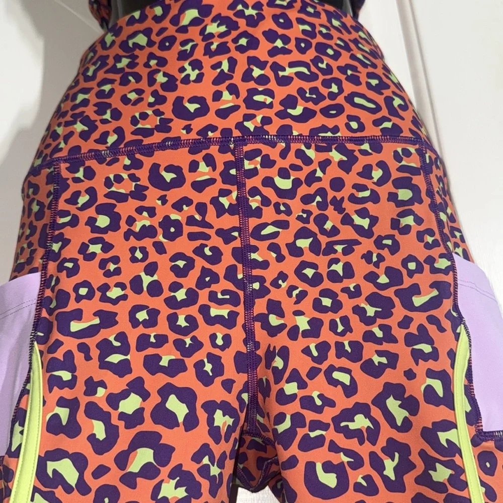 Peloton x Brittany Allen Neon Leopard Print Sports Activewear Set Size Medium - Picture 5 of 15